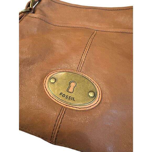 Fossil Genuine Leather Hobo Bag Brown Adjustable Strap Brass Keyhole Logo EUC - Picture 3 of 7